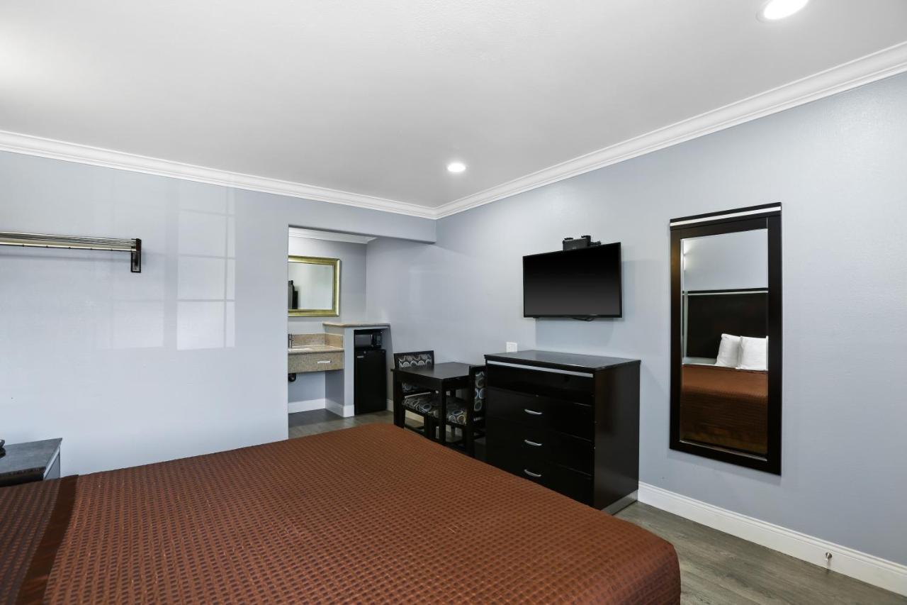 Hotel 3rd Avenue 2*