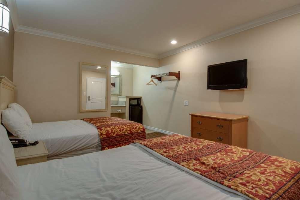 3rd Avenue Hotel 2*